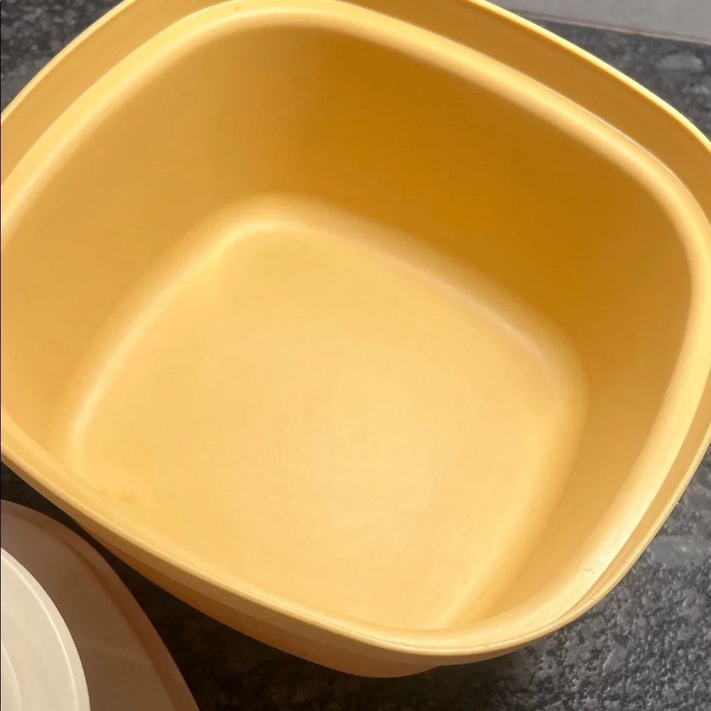 Vintage Tupperware Steamer Cream and harvest gold. Like new!!